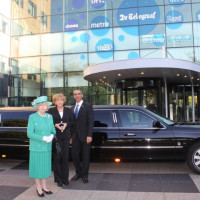 Queen-Obama-Merkel-Metro-Telegraaf-Cars-and-Stars