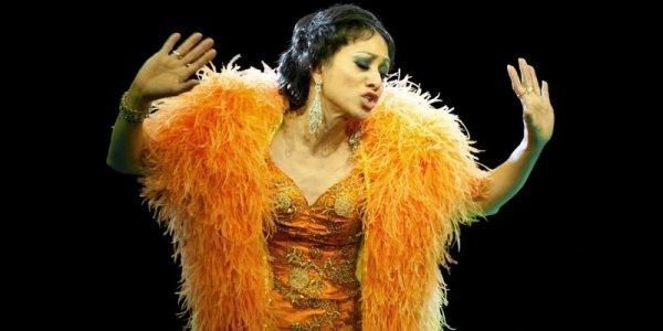 shirley bassey james bond