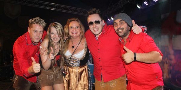 www.carsandstars.nl feestband oktoberfest on the rocks apres-ski