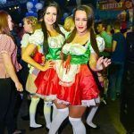 danseressen oktoberfest oktoberfeesten bierfeesten dansers