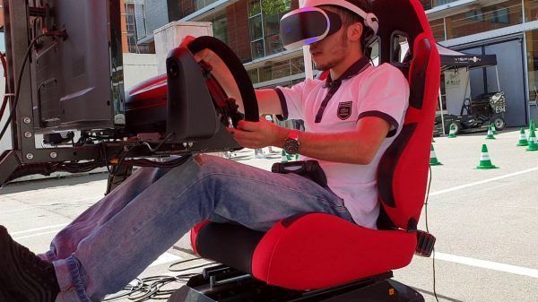 fullmotion racen vr simulator virtual reality bril racing