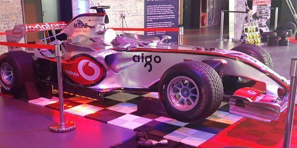 McLaren F1 replica formule 1 race simulator bandenwisselspel pitstopgame