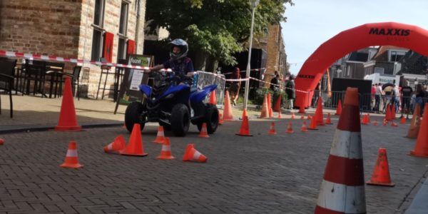 quad rijden in stad