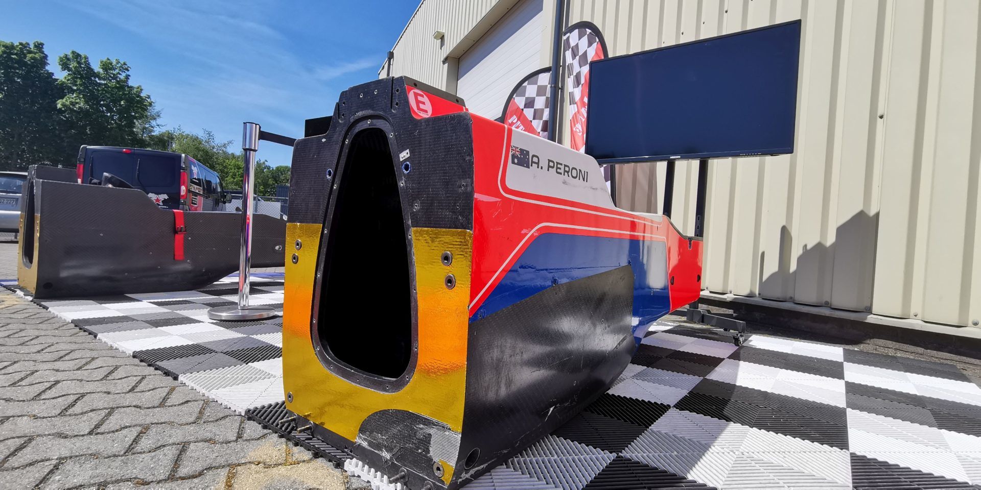 monocoque sim header f1