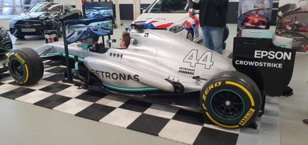 F1 Mercedes Race Sim